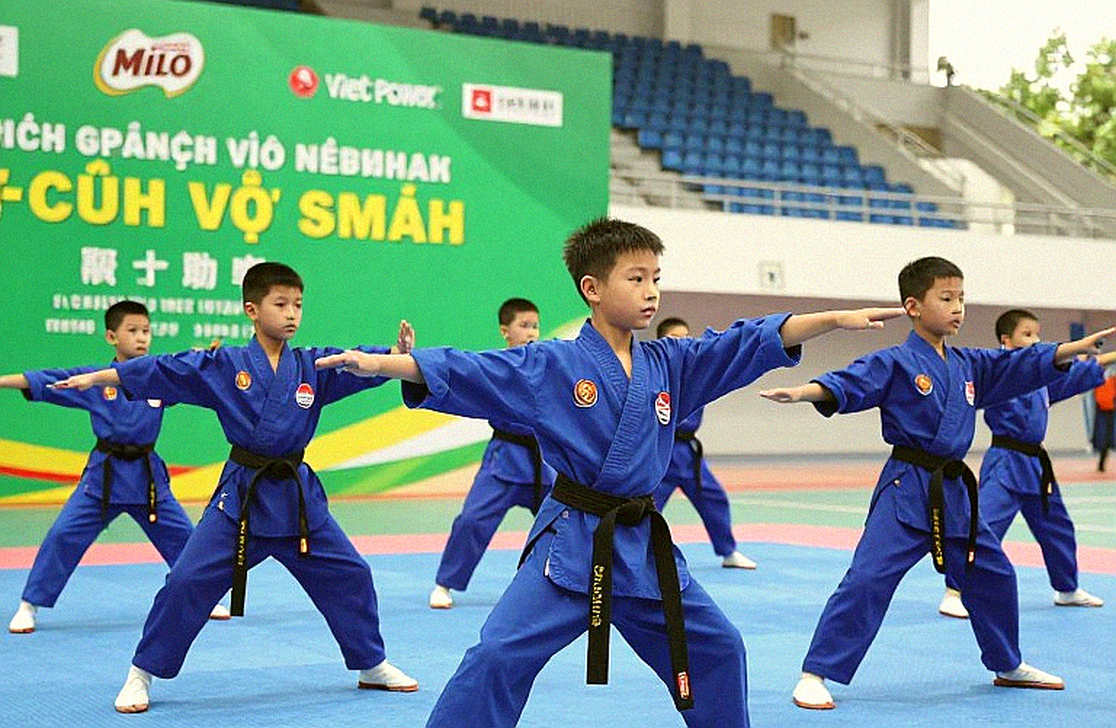 Sân trống, dữ liệu trống, và bài học từ những cầu thủ vô hình Sân trống, dữ liệu trống, và bài học từ những cầu thủ vô hình