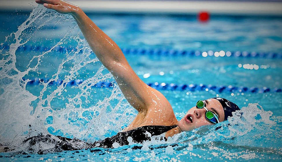 Caroline Bryan, Rutgers và đường bơi phẳng hai năm: Khi bốn lần vô địch bang không kể hết một câu chuyện