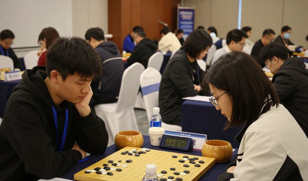 Atyrau Masters: Hai hạt giống hàng đầu gục ngã và bài học từ những ô cờ bị bỏ quên
