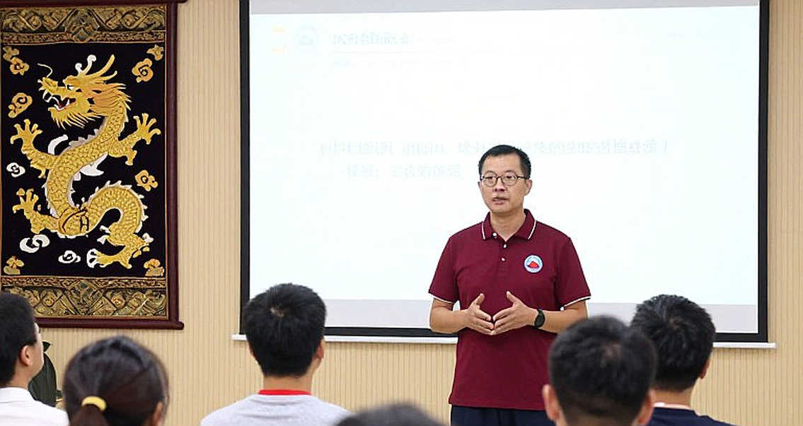 The Cong Viettel tại Bandung: Khi dữ liệu thầm thì trước tiếng còi khai cuộc