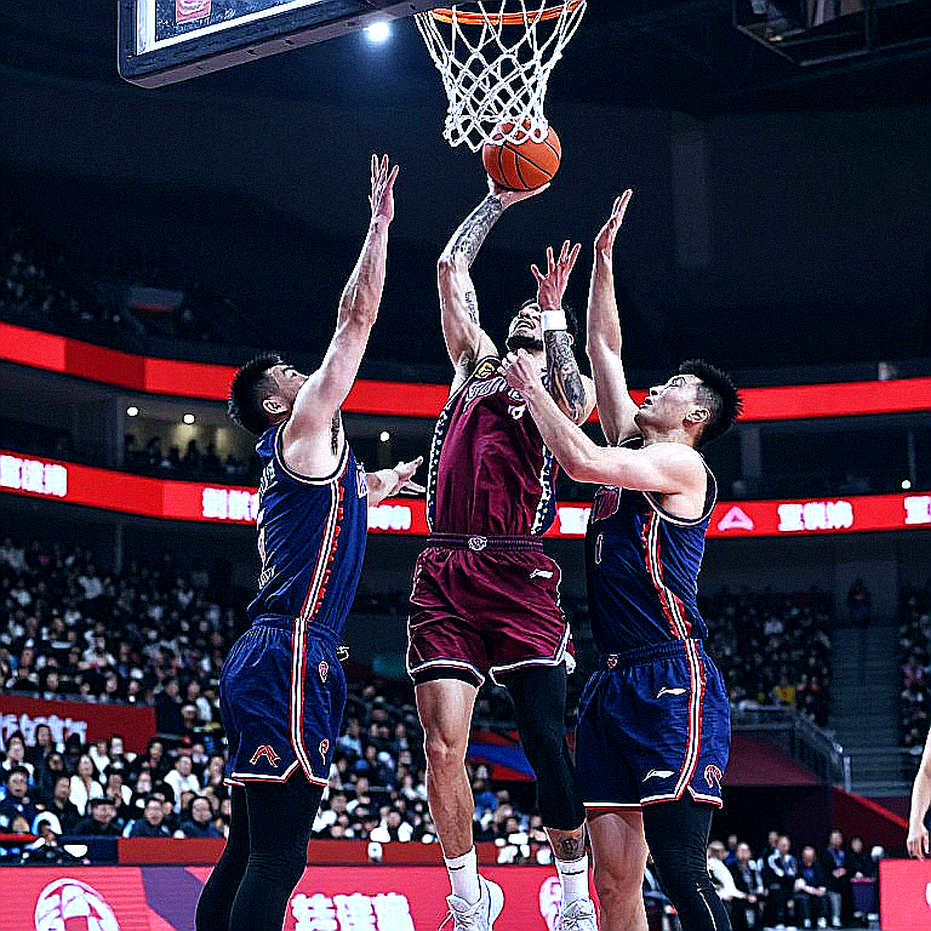 Beşiktaş và DaQuan Jeffries: 15-20 ngày phục hồi, một nhãn “pivot” đáng ngờ và bài toán suất ngoại binh