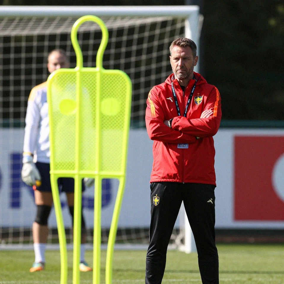 Michel không giữ nguyên đội hình thắng 5-1: Ajax quay về bộ khung quen trước Excelsior Michel không giữ nguyên đội hình thắng 5-1: Ajax quay về bộ khung quen trước Excelsior