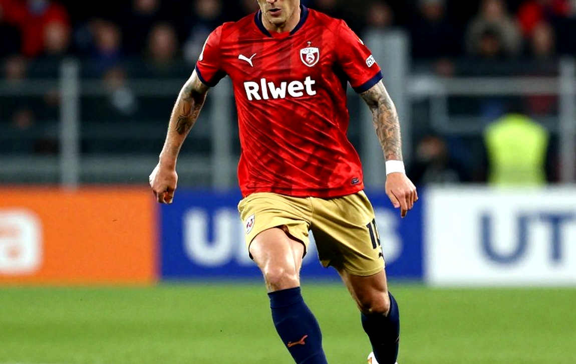 The Empty Flank: Hamburg SV and the Disappearing Traditional Winger The Empty Flank: Hamburg SV and the Disappearing Traditional Winger