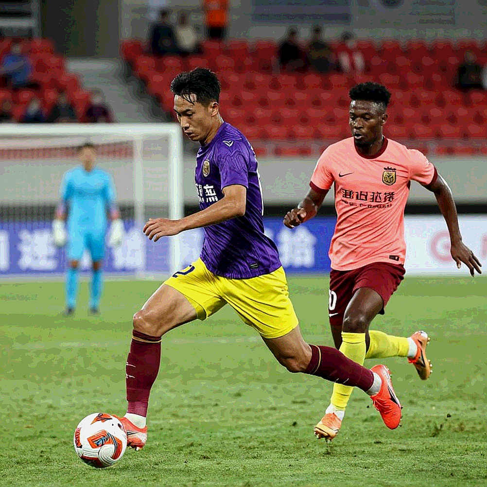 Diego Kochen, Lyngby và điều khoản 40%: Barcelona bán rẻ một thủ môn vừa được gọi lên tuyển Mỹ