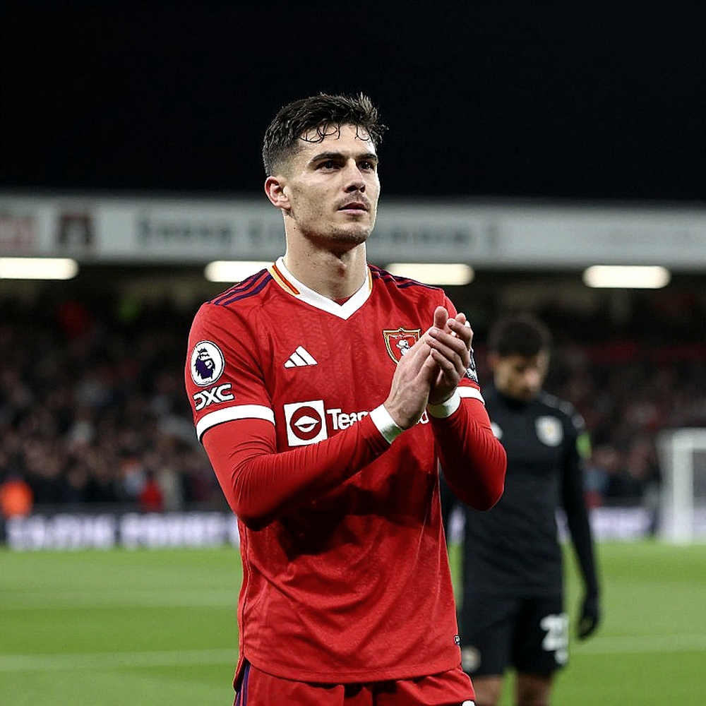 Từ Al-Hilal đến Ajax: Ranh giới của một bản hợp đồng số 9