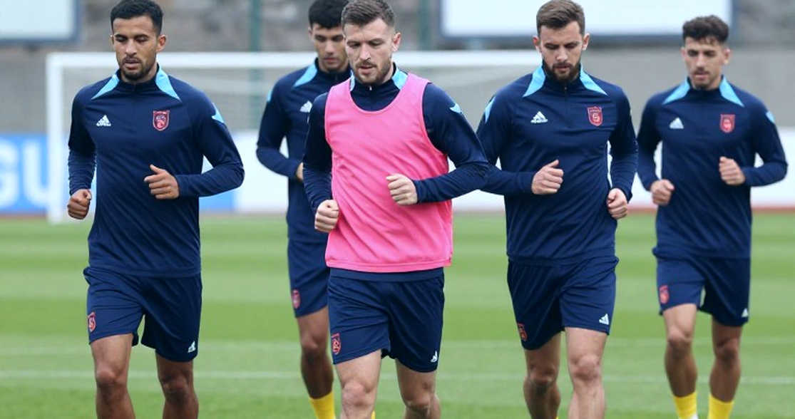 Vũ khí sát thương của Galatasaray đã trở lại – nhưng câu chuyện thật nằm ở sự thận trọng