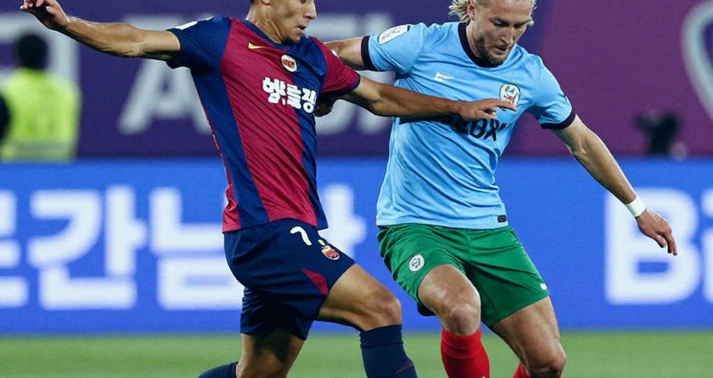 10 người, sáu hậu vệ và một điểm giữ bằng phản xạ: Xuân Thiện Phú Thọ 1-1 Khatoco Khánh Hòa