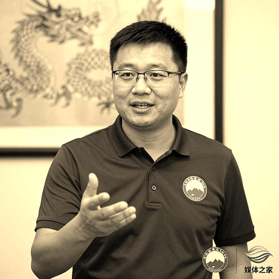 Adou Minh và Williams Minh Hoàng trong hệ thống ba trung vệ của tuyển Việt Nam: hai mảnh ghép và một cánh cửa chưa ai kiểm chứng